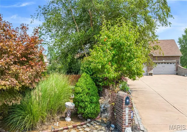 Homes for sale in Columbia, IL | 5025 Edinburg Ct, Columbia, IL 62236 | MLS# MIS26030957