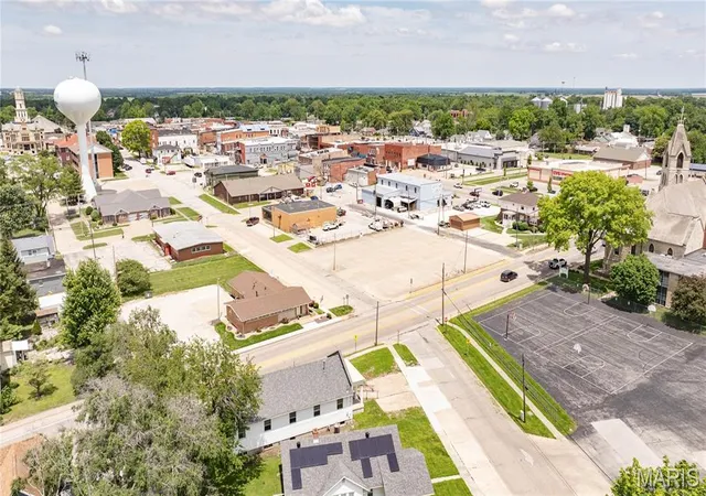 Homes for sale in Jerseyville, IL | 400 S Washington St, Jerseyville, IL 62052 | MLS# MIS26031000