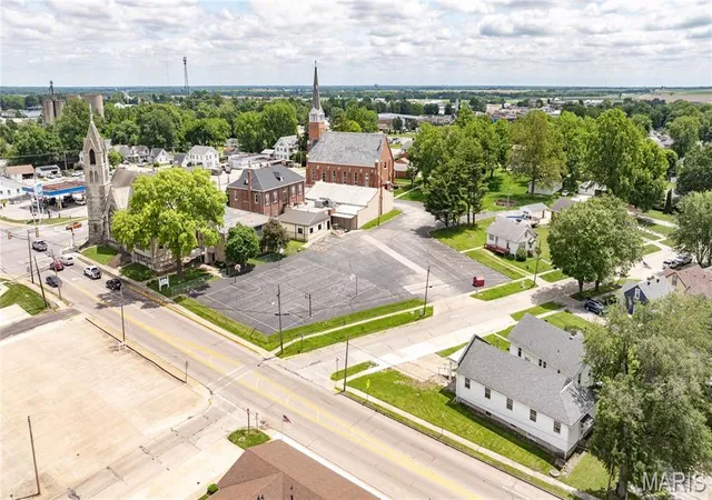 Homes for sale in Jerseyville, IL | 400 S Washington St, Jerseyville, IL 62052 | MLS# MIS26031000