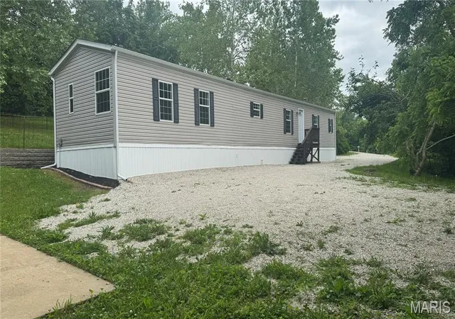 Photo 3 of Sale Pending at 1577 Neff Rd, Saint Clair, MO 63077 | MLS# MIS26031025 | Listing updated on 2026-08-20