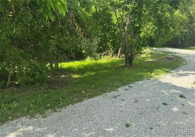Photo 4 of Sale Pending at 1577 Neff Rd, Saint Clair, MO 63077 | MLS# MIS26031025 | Listing updated on 2026-08-20