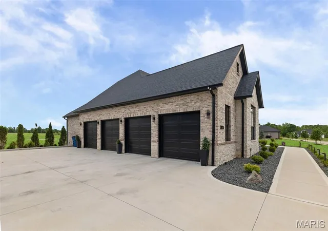 4th image of 3824 Tanzanite Trl, Edwardsville, IL 62025 | MLS# MIS26031028