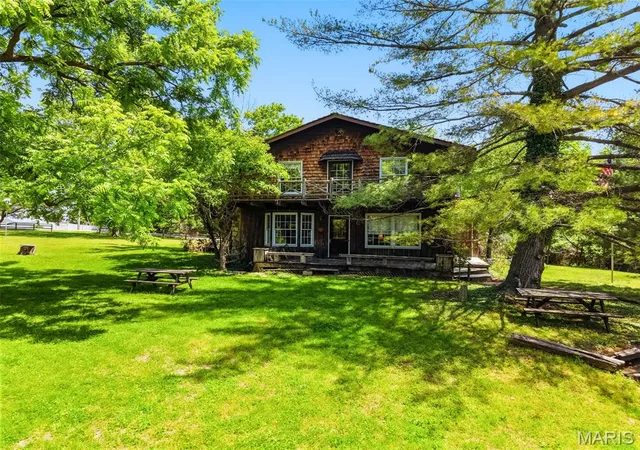 Photo 3 of Sale Pending at 613 Jacobs Station Rd, Saint Charles, MO 63304 | MLS# MIS26031047 | Listing updated on 2026-08-24