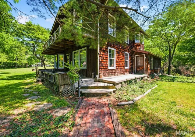 Photo 4 of Sale Pending at 613 Jacobs Station Rd, Saint Charles, MO 63304 | MLS# MIS26031047 | Listing updated on 2026-08-24
