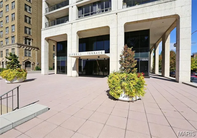 2nd image of 4501 Lindell Blvd #4B, St Louis, MO 63108 | MLS# MIS26031107