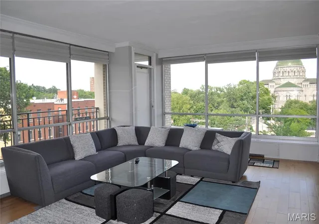 4th image of 4501 Lindell Blvd #4B, St Louis, MO 63108 | MLS# MIS26031107