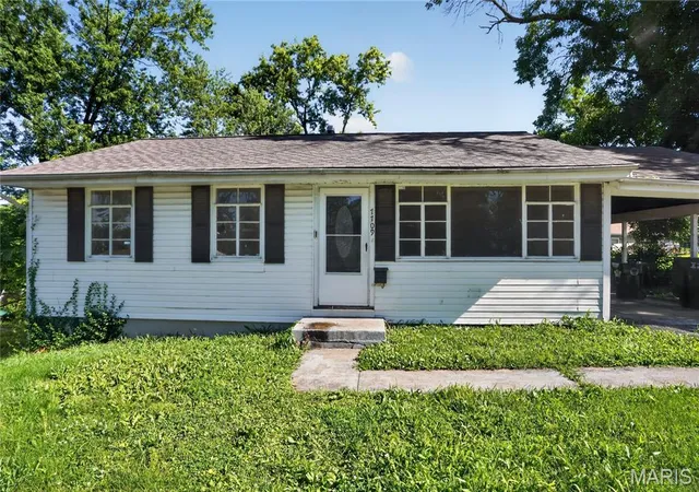 Photo 1 of Single family home for sale at 7709 Paddington Dr, Saint Louis, MO 63121 | MLS# MIS26031115 | Listing updated on 2026-09-03