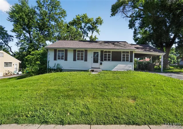 Photo 2 of Single family home for sale at 7709 Paddington Dr, Saint Louis, MO 63121 | MLS# MIS26031115 | Listing updated on 2026-09-03