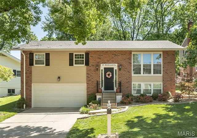Homes for sale in St Louis, MO | 44 Millbrook Ln, St Louis, MO 63122 | MLS# MIS26031118