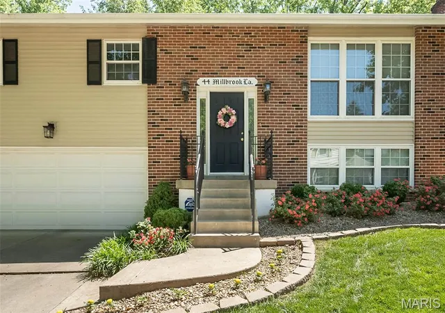Homes for sale in St Louis, MO | 44 Millbrook Ln, St Louis, MO 63122 | MLS# MIS26031118