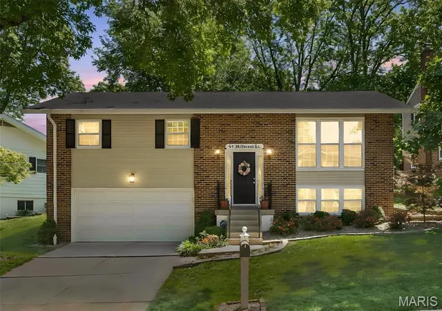 Homes for sale in St Louis, MO | 44 Millbrook Ln, St Louis, MO 63122 | MLS# MIS26031118