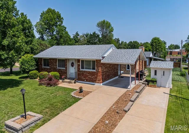 Homes for sale in Unincorporated, MO | 4231 Tupelo Dr, Unincorporated, MO 63125 | MLS# MIS26031132