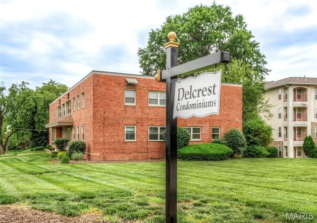 Condo for sale at 1 Delcrest Ct #103, Saint Louis, MO 63124 | MLS# MIS26031133