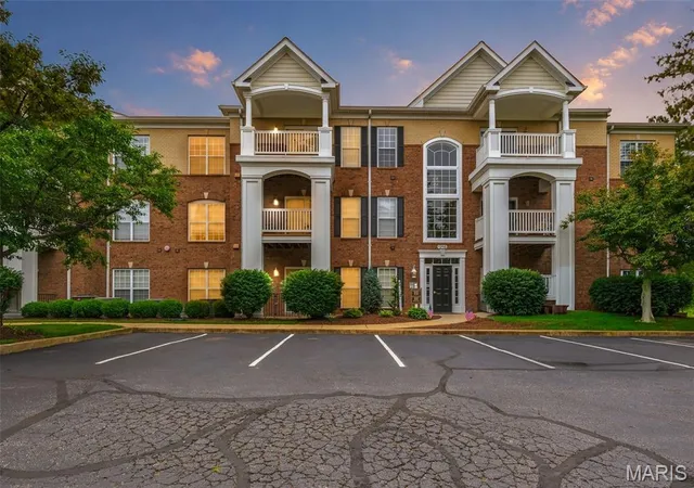 Condo for sale at 13115 Mill Crossing Ct #100, Saint Louis, MO 63141 | MLS# MIS26031141