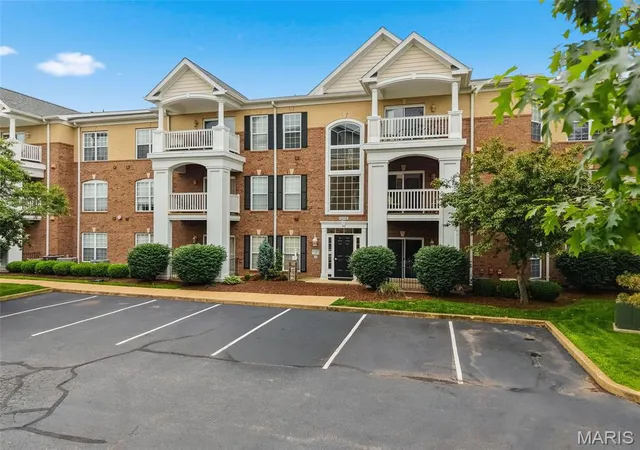 Photo 1 of Condo for sale at 13115 Mill Crossing Ct #100, Saint Louis, MO 63141 | MLS# MIS26031141 | Listing updated on 2026-09-13