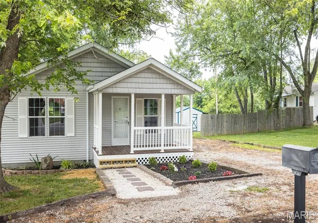 Homes for sale in Salem, MO | 6 S Martin St, Salem, MO 65560 | MLS# MIS26031151