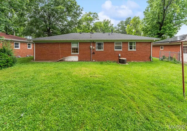 2nd image of 48 Gatewood Ct, Belleville, IL 62226 | MLS# MIS26031173