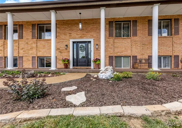 3rd image of 16 La Rochelle Ct, Lake St Louis, MO 63367 | MLS# MIS26031181