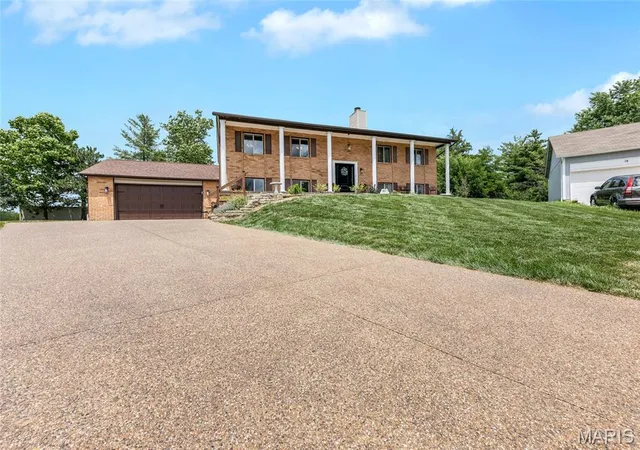 4th image of 16 La Rochelle Ct, Lake St Louis, MO 63367 | MLS# MIS26031181