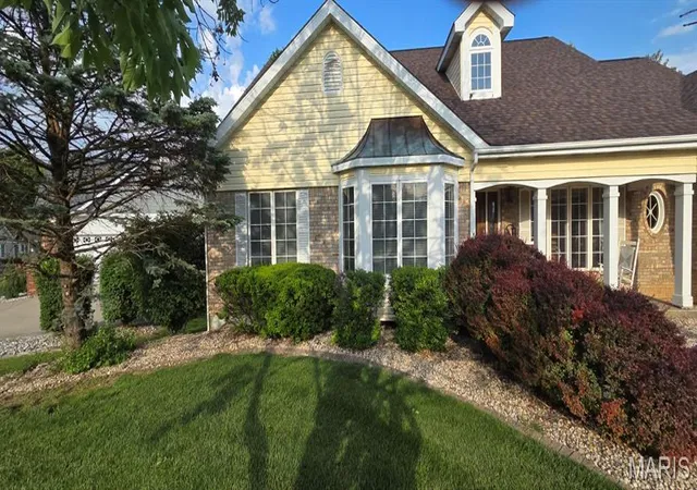 Homes for sale in St Charles, MO | 504 Malinmor Dr, St Charles, MO 63304 | MLS# MIS26031220
