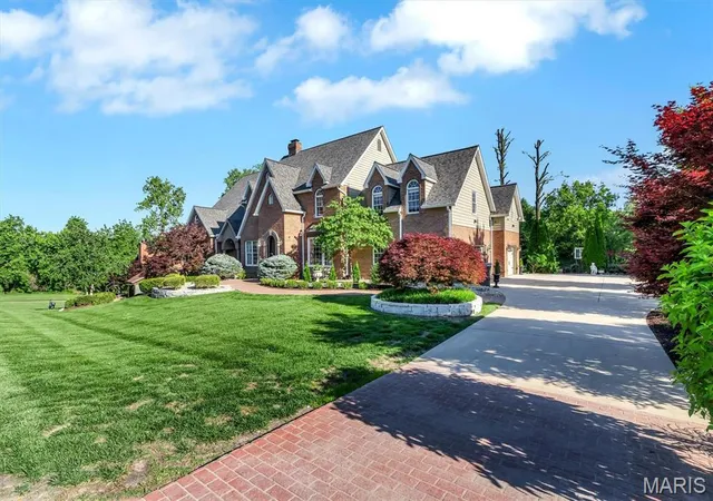 Homes for sale in Edwardsville, IL | 21 Country Club Dr, Edwardsville, IL 62025 | MLS# MIS26031240