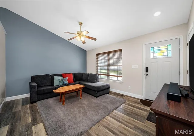 Photo 3 of Sale Pending at 906 Warrior Ridge, Warrenton, MO 63383 | MLS# MIS26031304 | Listing updated on 2026-10-08