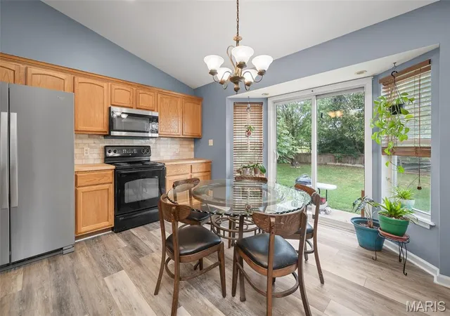 Photo 3 of Sale Pending at 906 Warrior Ridge, Warrenton, MO 63383 | MLS# MIS26031304 | Listing updated on 2026-10-08