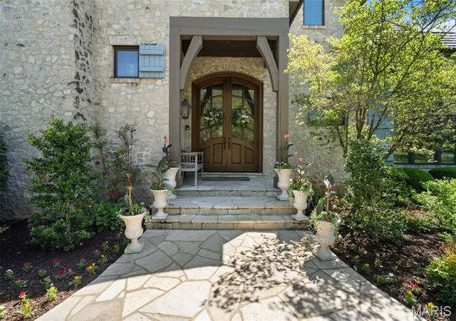 3rd image of 10144 Winding Ridge Rd, Ladue, MO 63124 | MLS# MIS26031311