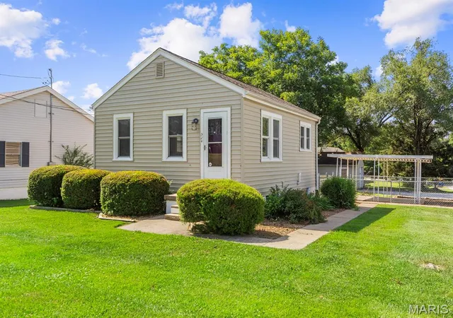 Homes for sale in Swansea, IL | 524 W Morgan St, Swansea, IL 62226 | MLS# MIS26031315