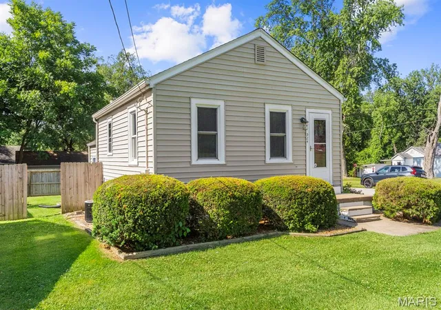 Homes for sale in Swansea, IL | 524 W Morgan St, Swansea, IL 62226 | MLS# MIS26031315