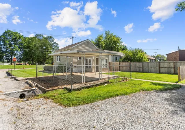 Homes for sale in Swansea, IL | 524 W Morgan St, Swansea, IL 62226 | MLS# MIS26031315