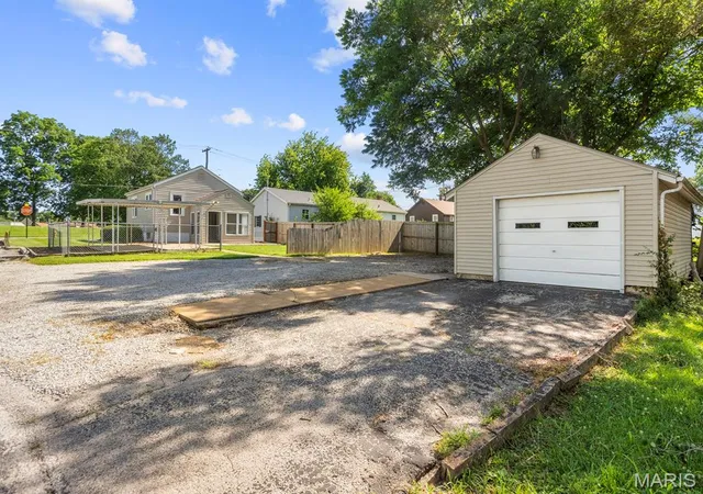 Homes for sale in Swansea, IL | 524 W Morgan St, Swansea, IL 62226 | MLS# MIS26031315
