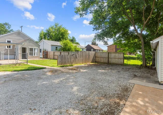 Homes for sale in Swansea, IL | 524 W Morgan St, Swansea, IL 62226 | MLS# MIS26031315