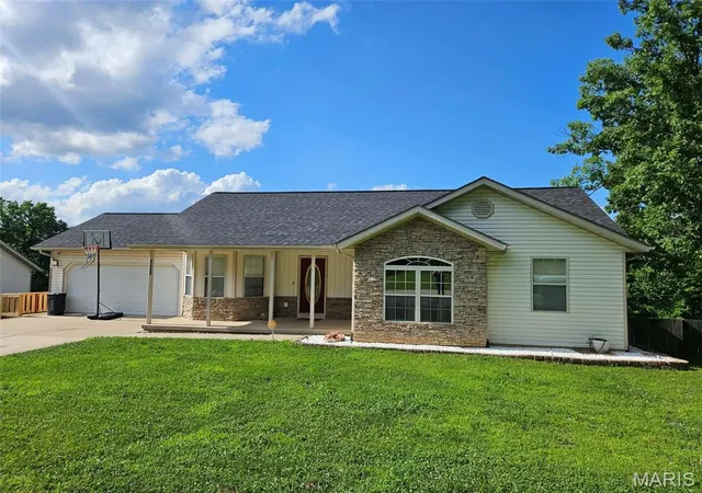 Homes for sale in Saint Robert, MO | 15630 Top Dr, Saint Robert, MO 65584 | MLS# MIS26031333