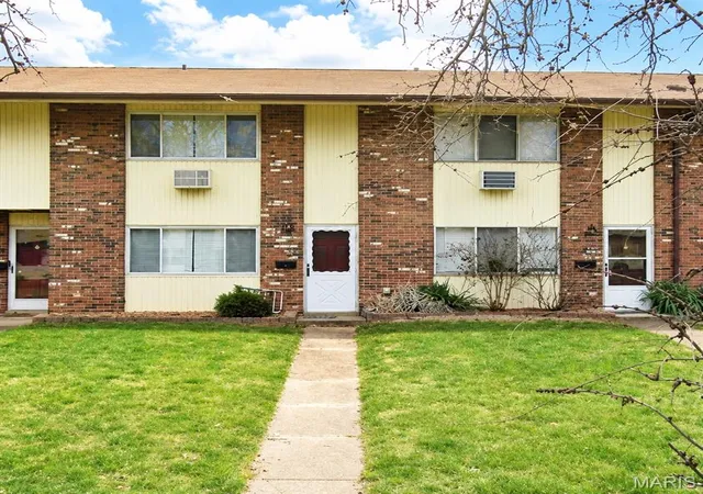 Homes for sale in Hazelwood, MO | 7634 Hazelcrest Dr, Hazelwood, MO 63042 | MLS# MIS26031336