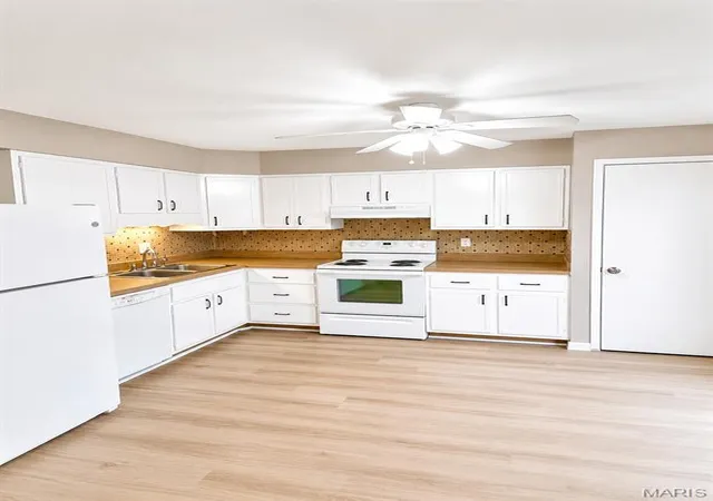 Homes for sale in Hazelwood, MO | 7634 Hazelcrest Dr, Hazelwood, MO 63042 | MLS# MIS26031336