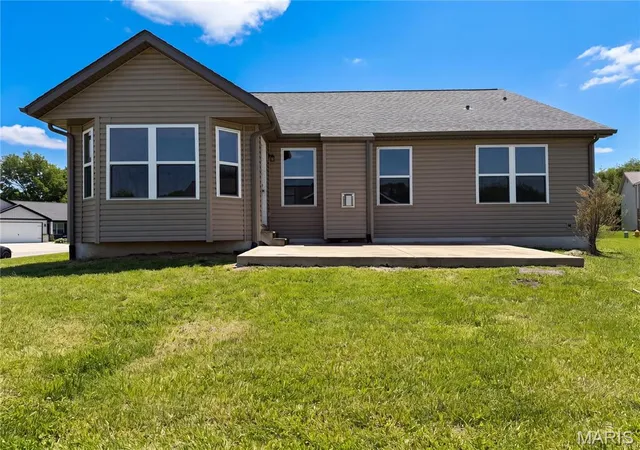 Photo 4 of Single family home for sale at 7932 Laurel Flats Dr, Caseyville, IL 62232 | MLS# MIS26031342 | Listing updated on 2026-09-14