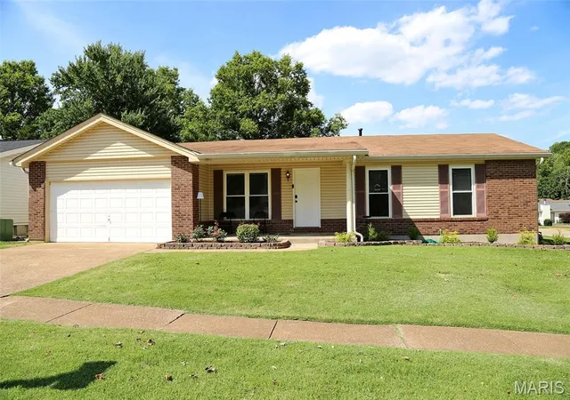 Homes for sale in Saint Louis, MO | 4221 Meadowgreen Trails Dr, Saint Louis, MO 63129 | MLS# MIS26031489