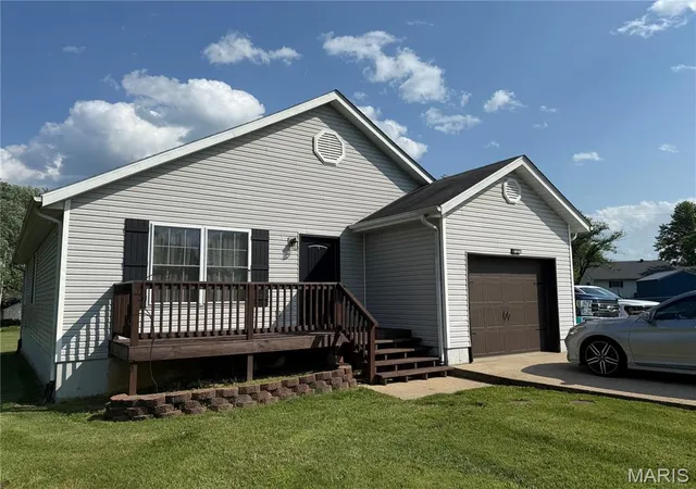 Homes for sale in Owensville, MO | 1798 Debbie Ln, Owensville, MO 65066 | MLS# MIS26031505