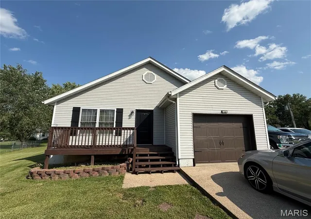 Homes for sale in Owensville, MO | 1798 Debbie Ln, Owensville, MO 65066 | MLS# MIS26031505