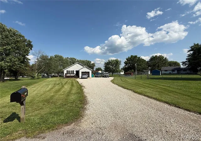 Homes for sale in Owensville, MO | 1798 Debbie Ln, Owensville, MO 65066 | MLS# MIS26031505