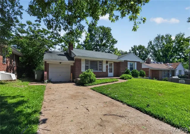 Homes for sale in Bellefontaine Nghbrs, MO | 1205 Duenke Dr, Bellefontaine Nghbrs, MO 63137 | MLS# MIS26031552