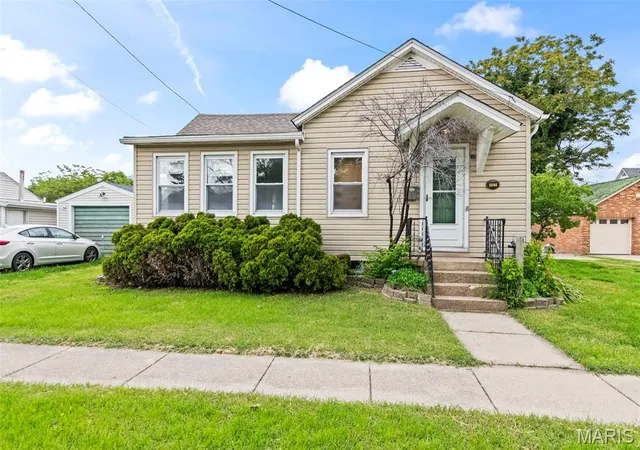 Homes for sale in Litchfield, IL | 117 W Ferdon St, Litchfield, IL 62056 | MLS# MIS26031566