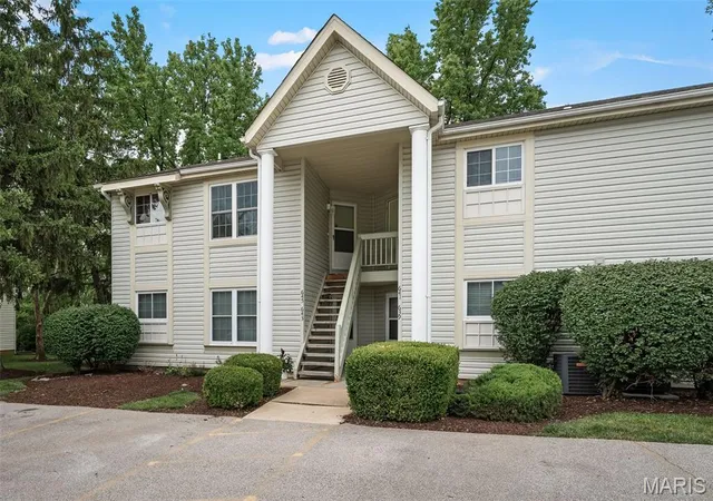 2nd image of 645 Sugar Trl Ct, Saint Peters, MO 63376
