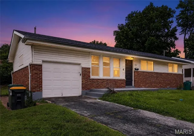 Photo 1 of Sale Pending at 9811 Portage Dr, St Louis, MO 63136 | MLS# MIS26031625 | Listing updated on 2026-10-27