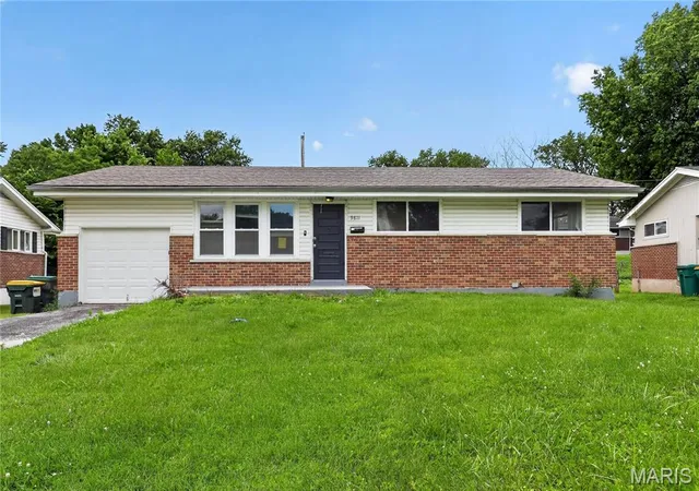Photo 2 of Sale Pending at 9811 Portage Dr, St Louis, MO 63136 | MLS# MIS26031625 | Listing updated on 2026-10-27
