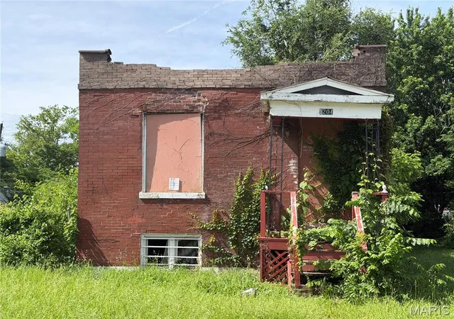 1st image of 5204 Saint Louis Ave, Saint Louis, MO 63115 | MLS# MIS26031650