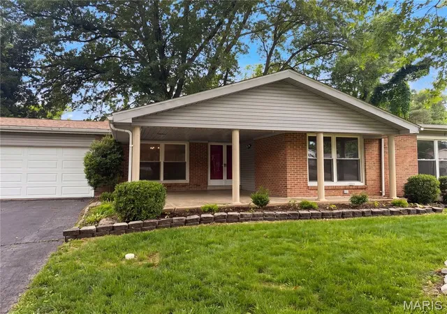 Photo 1 of Single family home for sale at 207 Renaldo Dr, Chesterfield, MO 63017 | MLS# MIS26031680 | Listing updated on 2026-10-08