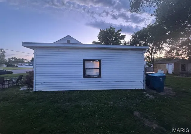 Homes for sale in Wood River, IL | 1121 E Lorena Ave, Wood River, IL 62095 | MLS# MIS26031715