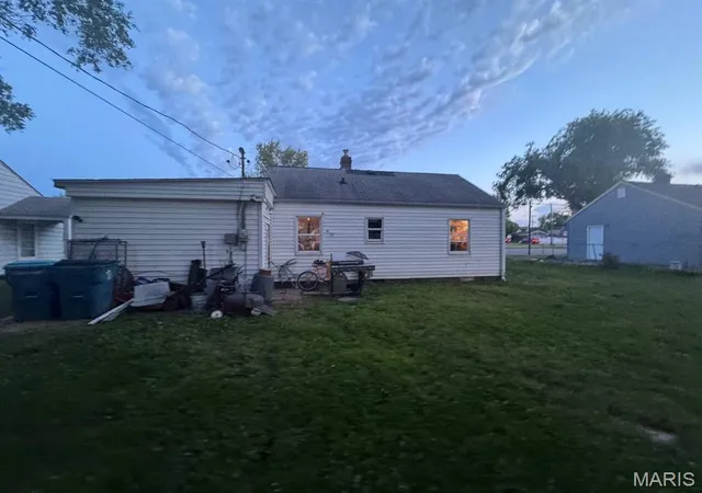 Homes for sale in Wood River, IL | 1121 E Lorena Ave, Wood River, IL 62095 | MLS# MIS26031715